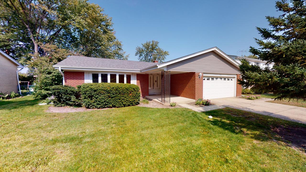 1214 E Suffield Dr., Arlington Heights, IL 60004