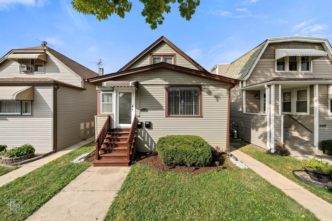 5422 W Warwick Ave., Chicago, IL 60641