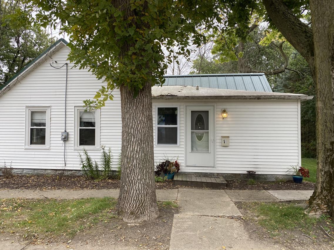 11 S Stroble Ave., Amboy, IL 61310