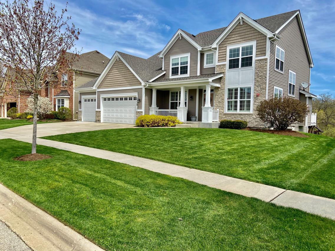 1335 Karen Dr., West Dundee, IL 60118