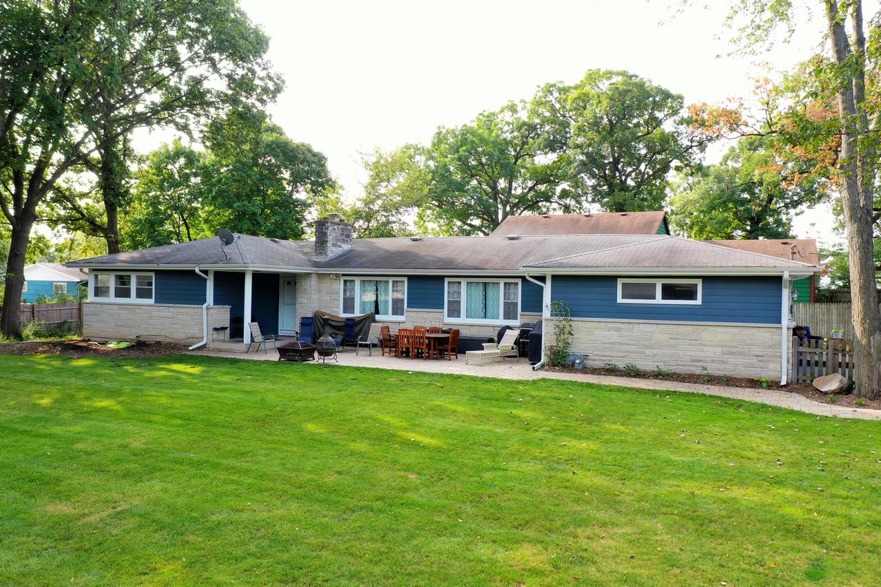 34049 N Hickory Ave., Grayslake, IL 60030