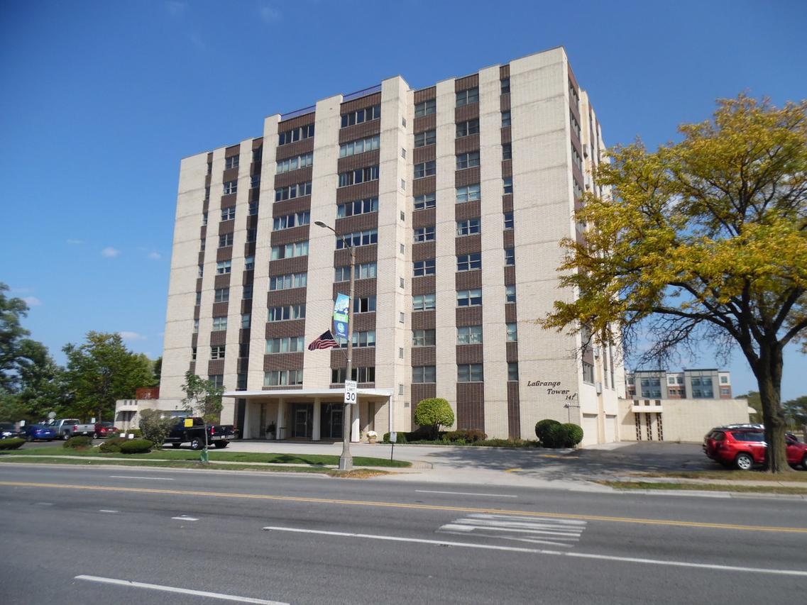 141 N La Grange Rd. #206, La Grange, IL 60525