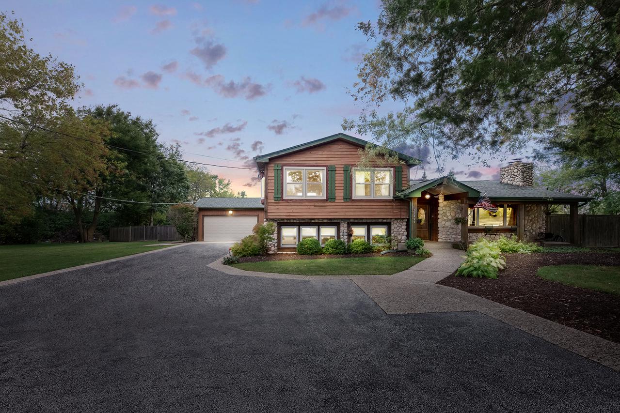 31295 N Midlothian Rd., Libertyville, IL 60048