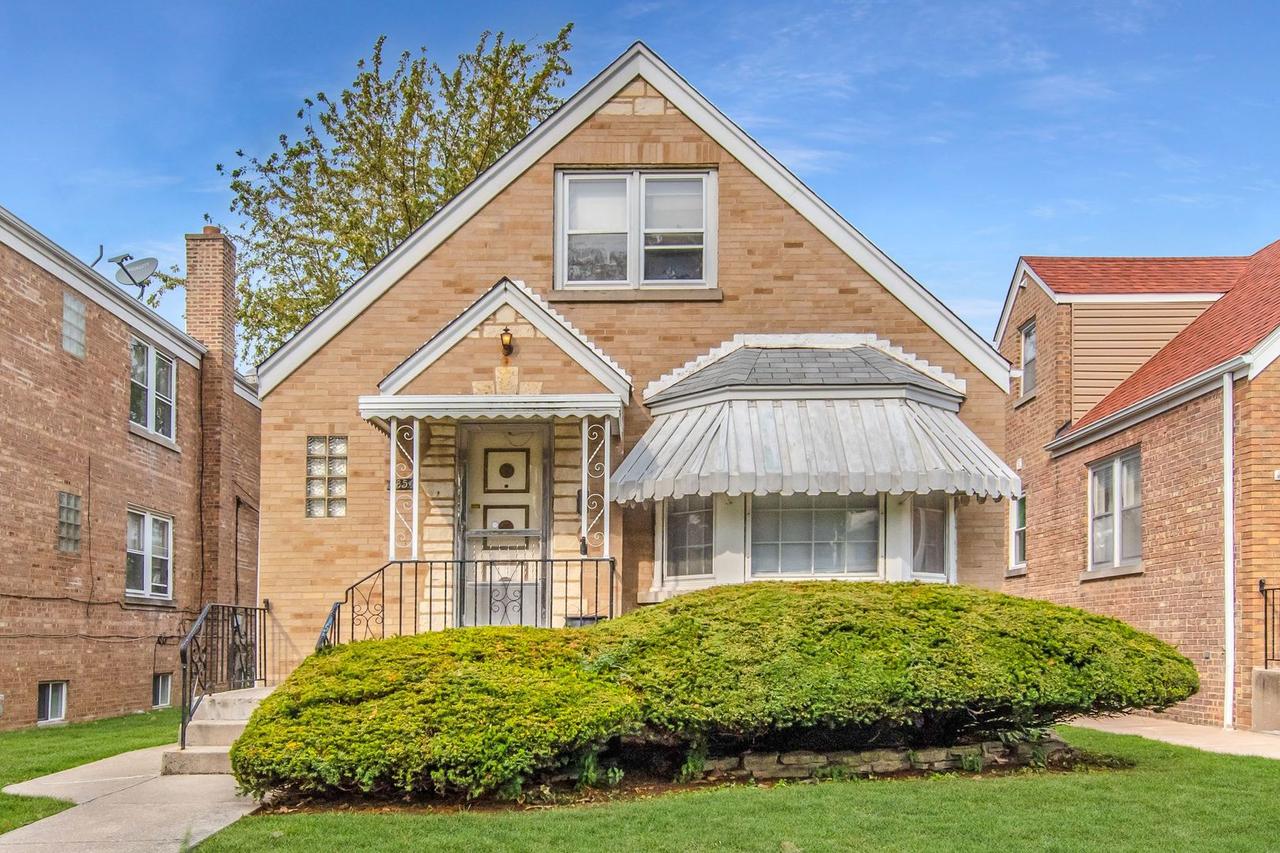 4854 W Waveland Ave., Chicago, IL 60641