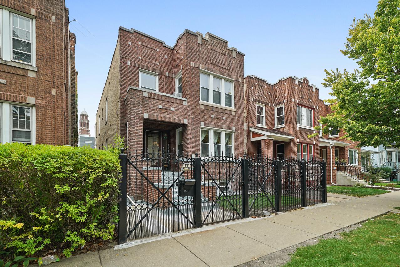 3637 W Oakdale Ave., Chicago, IL 60618