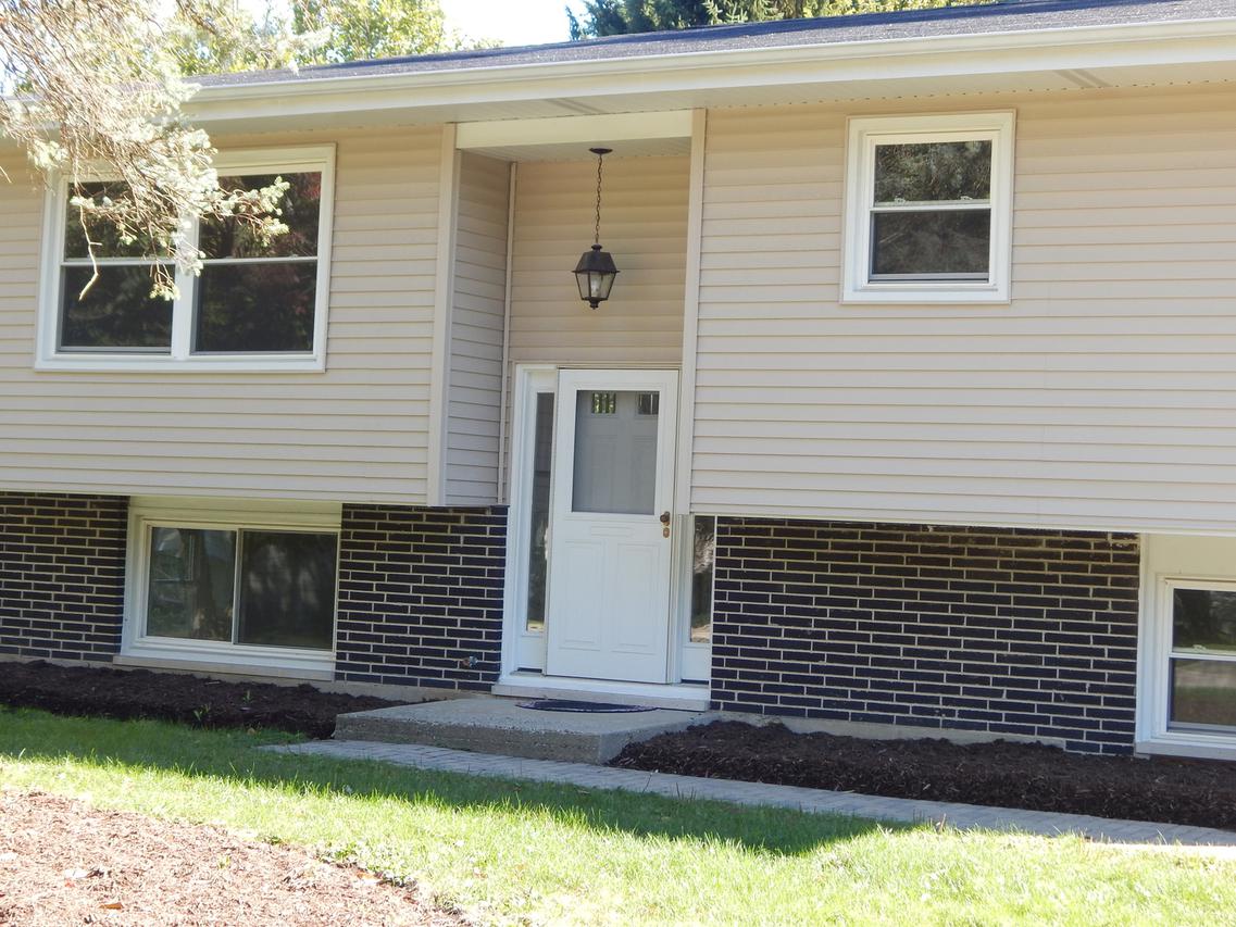 1614 Meadow Ln., Mchenry, IL 60050