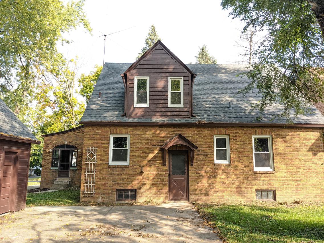 229 W Empire St., Freeport, IL 61032