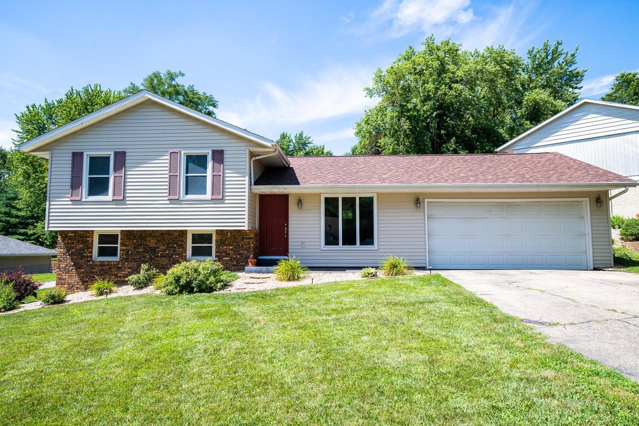 2223 Autumn Dr., Pekin, IL 61554