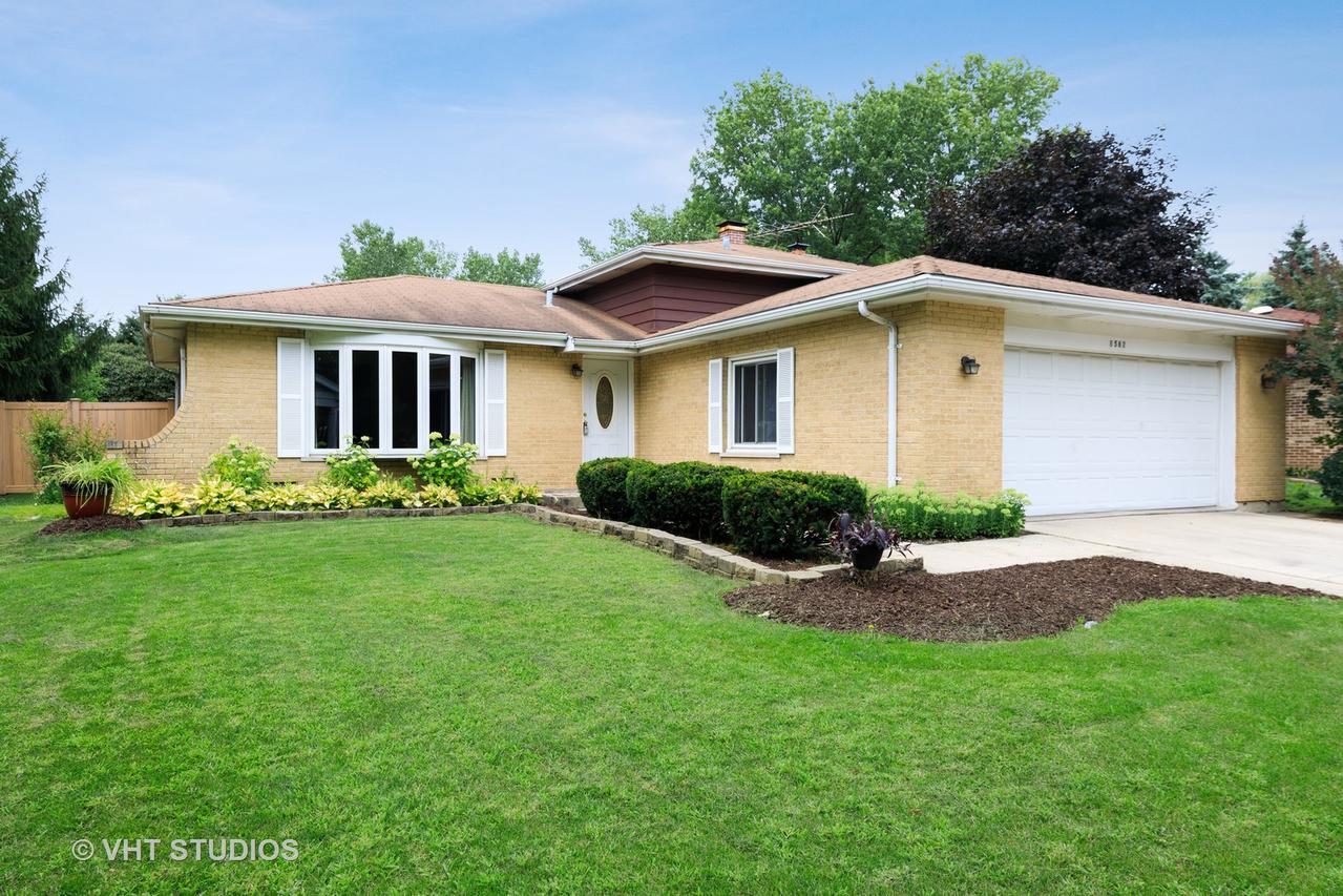 8562 Ailsworth Dr., Darien, IL 60561