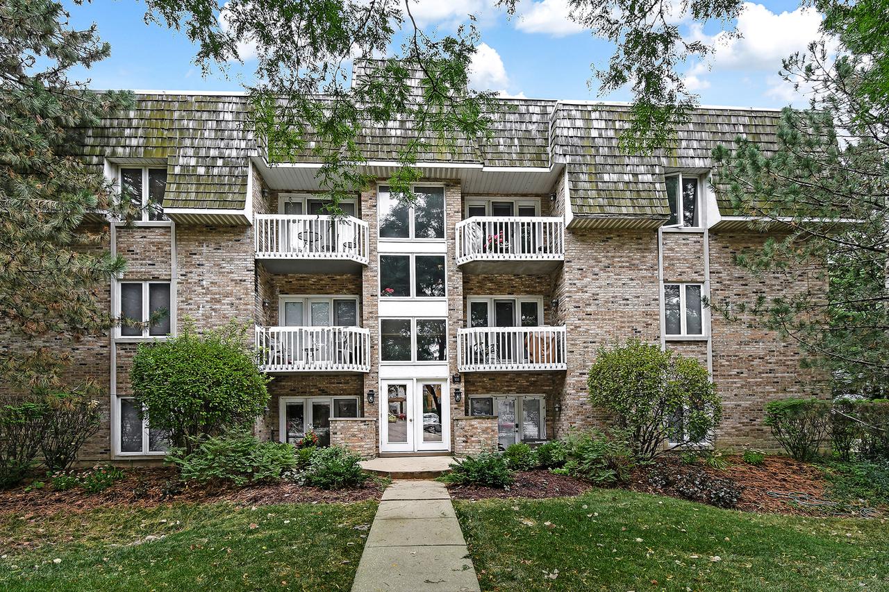 930 Rogers St. #304, Downers Grove, IL 60515