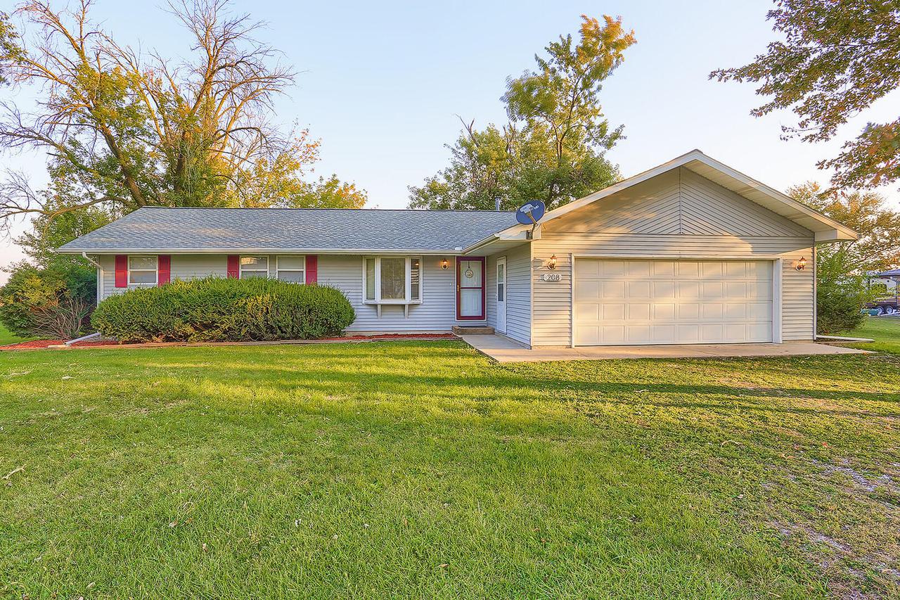 208 3rd St., Dewey, IL 61840