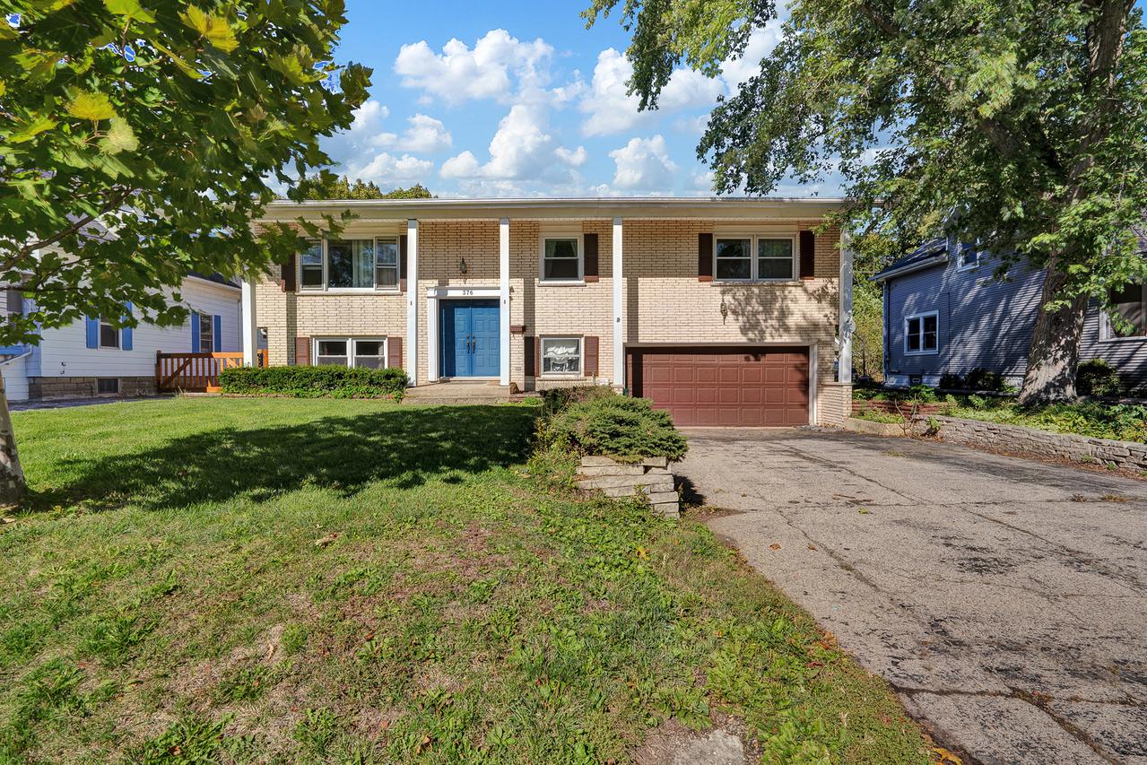 376 Hilkert Ct., Crystal Lake, IL 60014
