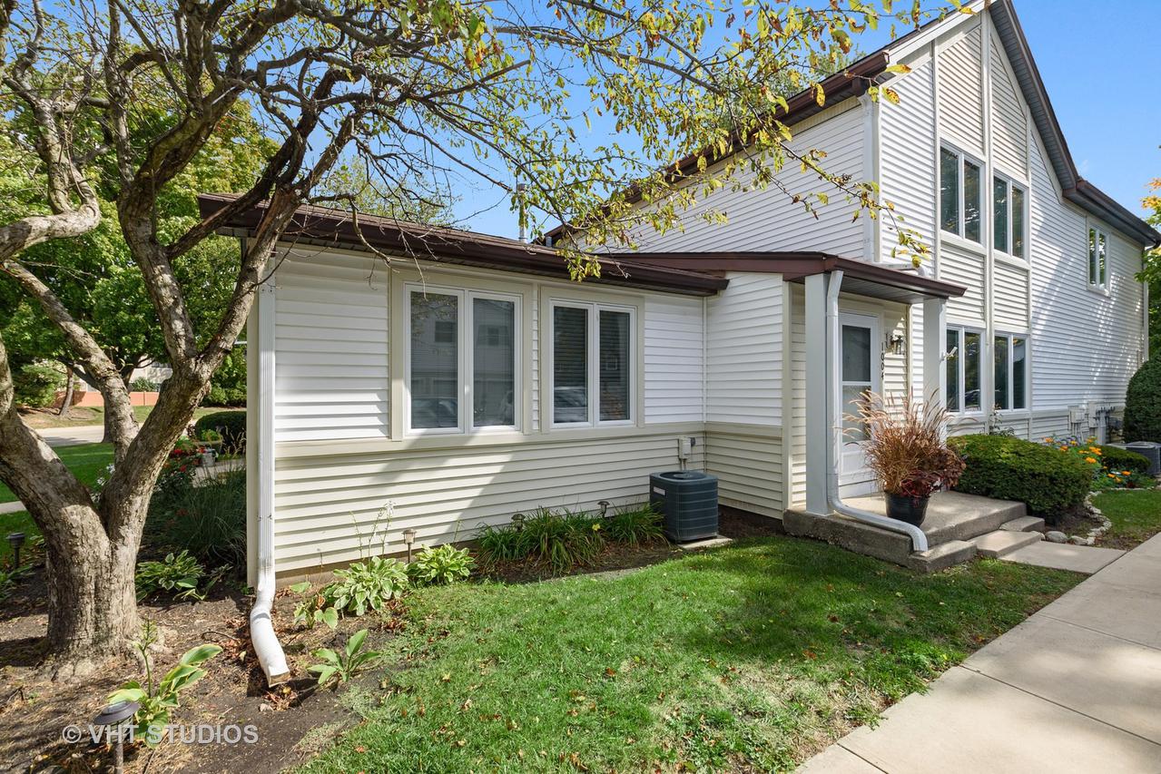 1004 Inverrary Ln., Deerfield, IL 60015