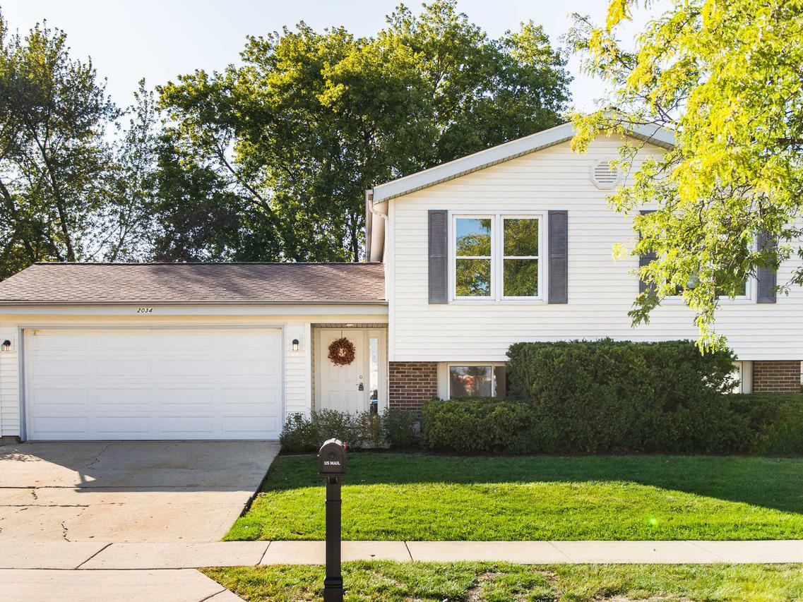 2034 Baldwin Ct., Glendale Heights, IL 60139