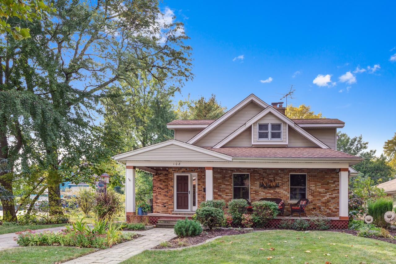 108 7th Ave., La Grange, IL 60525