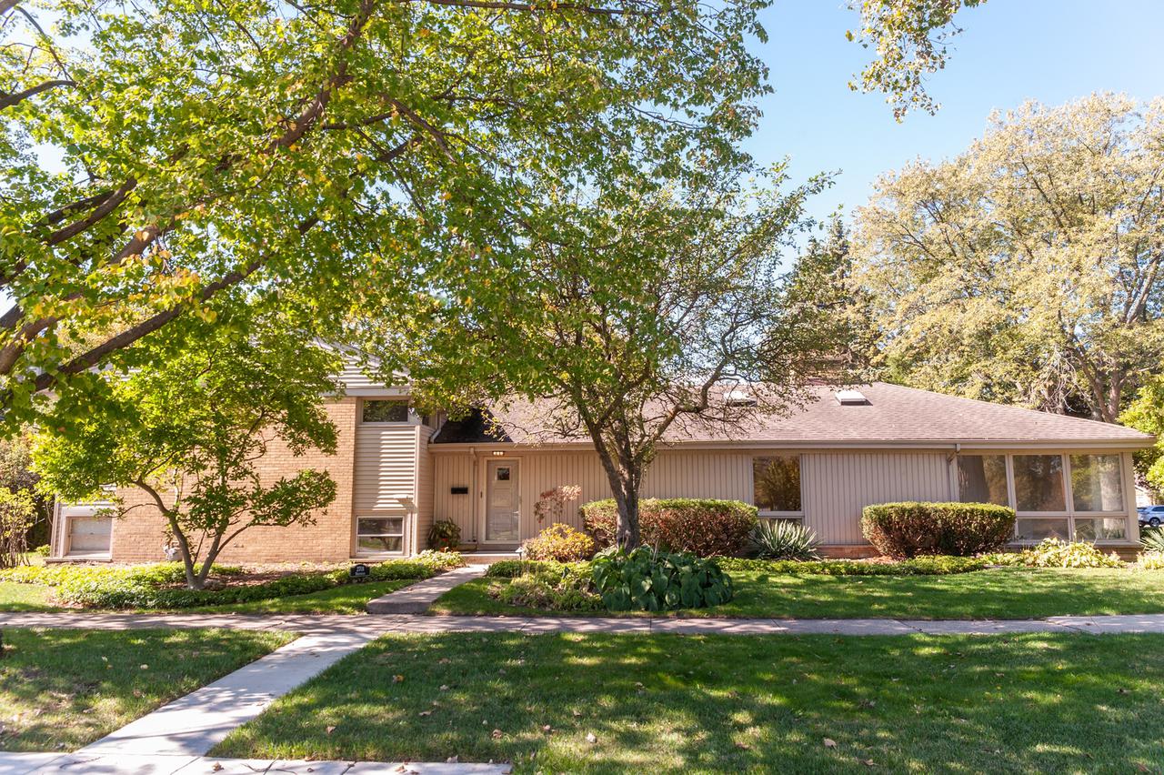 2701 Birchwood Ave., Wilmette, IL 60091