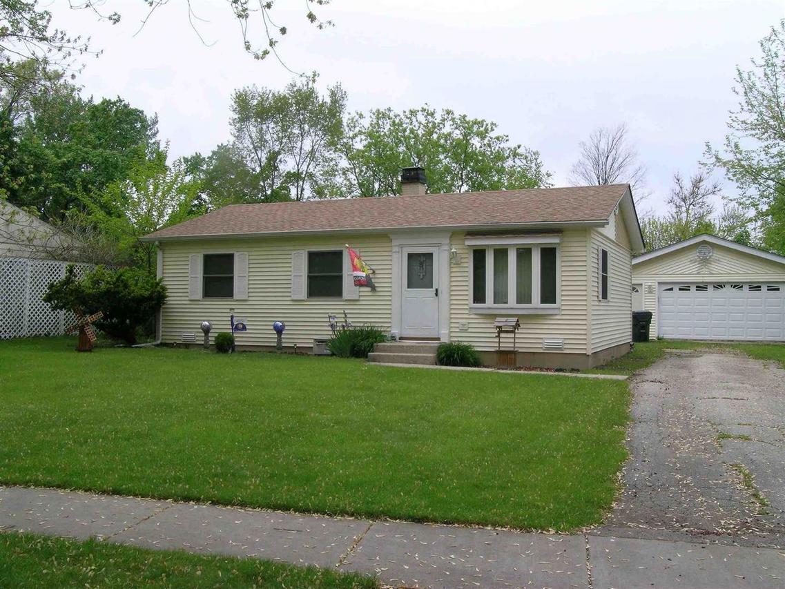 19658 W Cambridge Rd., Mundelein, IL 60060