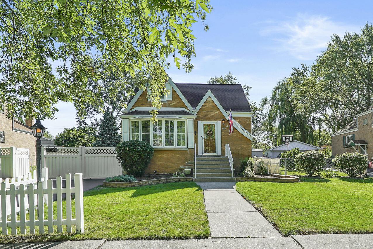 4223 Kathleen Ln., Oak Lawn, IL 60453