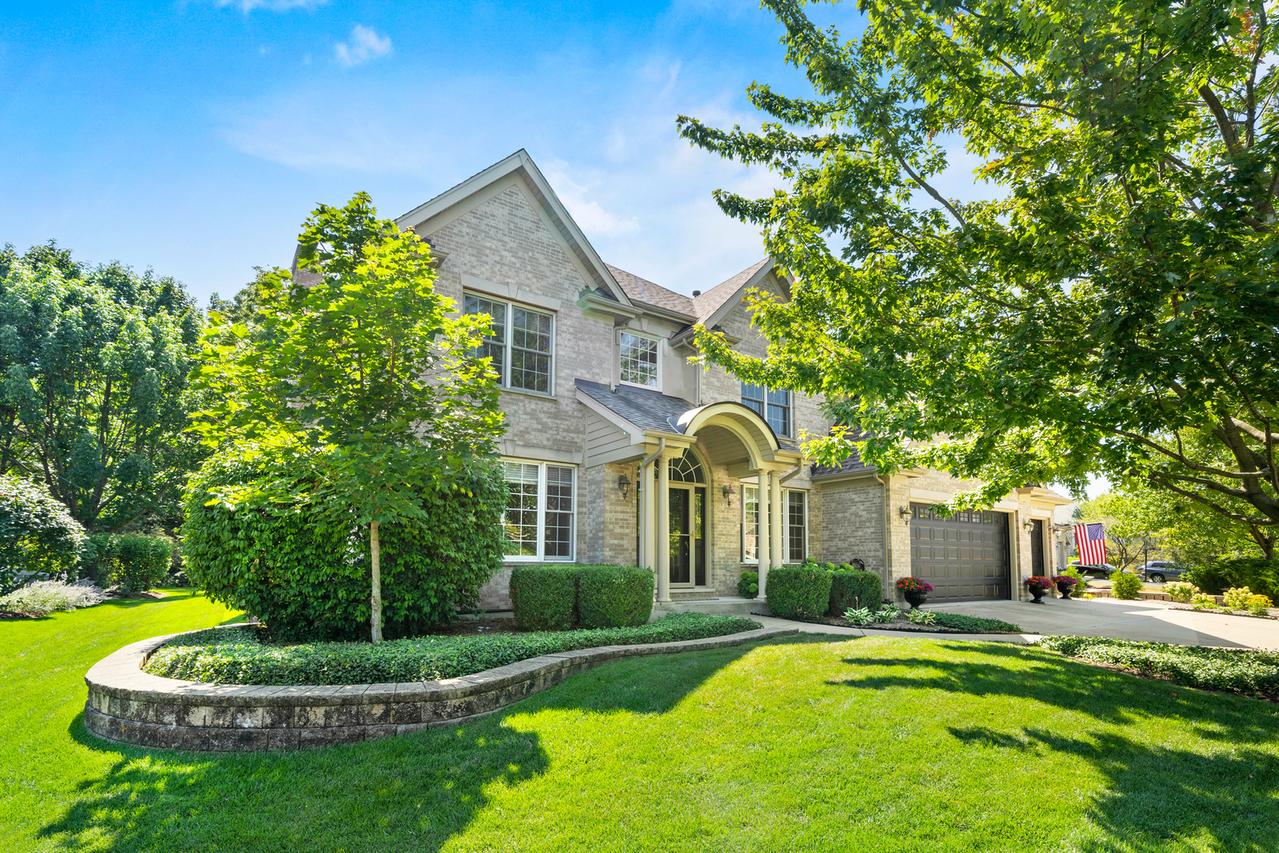 845 Edgewood Dr., Sugar Grove, IL 60554