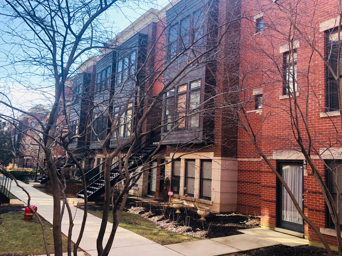 837 W Village Ct., Chicago, IL 60608