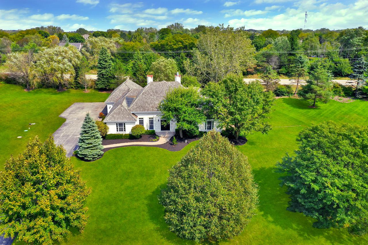 177 Sycamore Dr., Hawthorn Woods, IL 60047