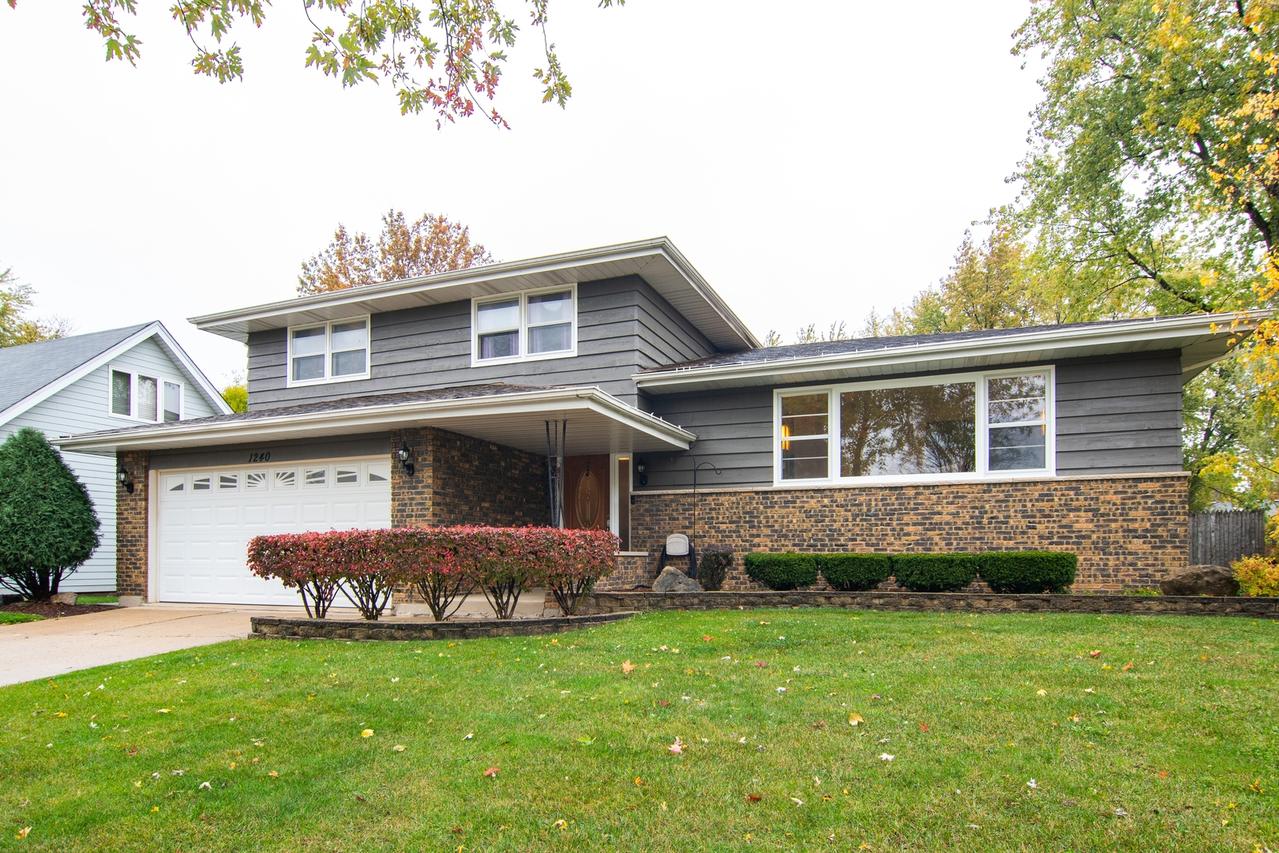 1240 Fairwood Dr., Elgin, IL 60123