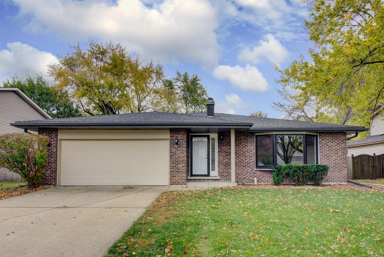 30w231 W Country Lakes Dr., Naperville, IL 60563