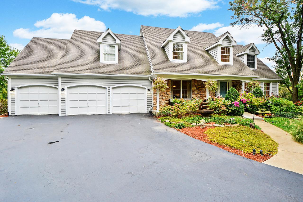 26425 N Pheasant Run, Mundelein, IL 60060