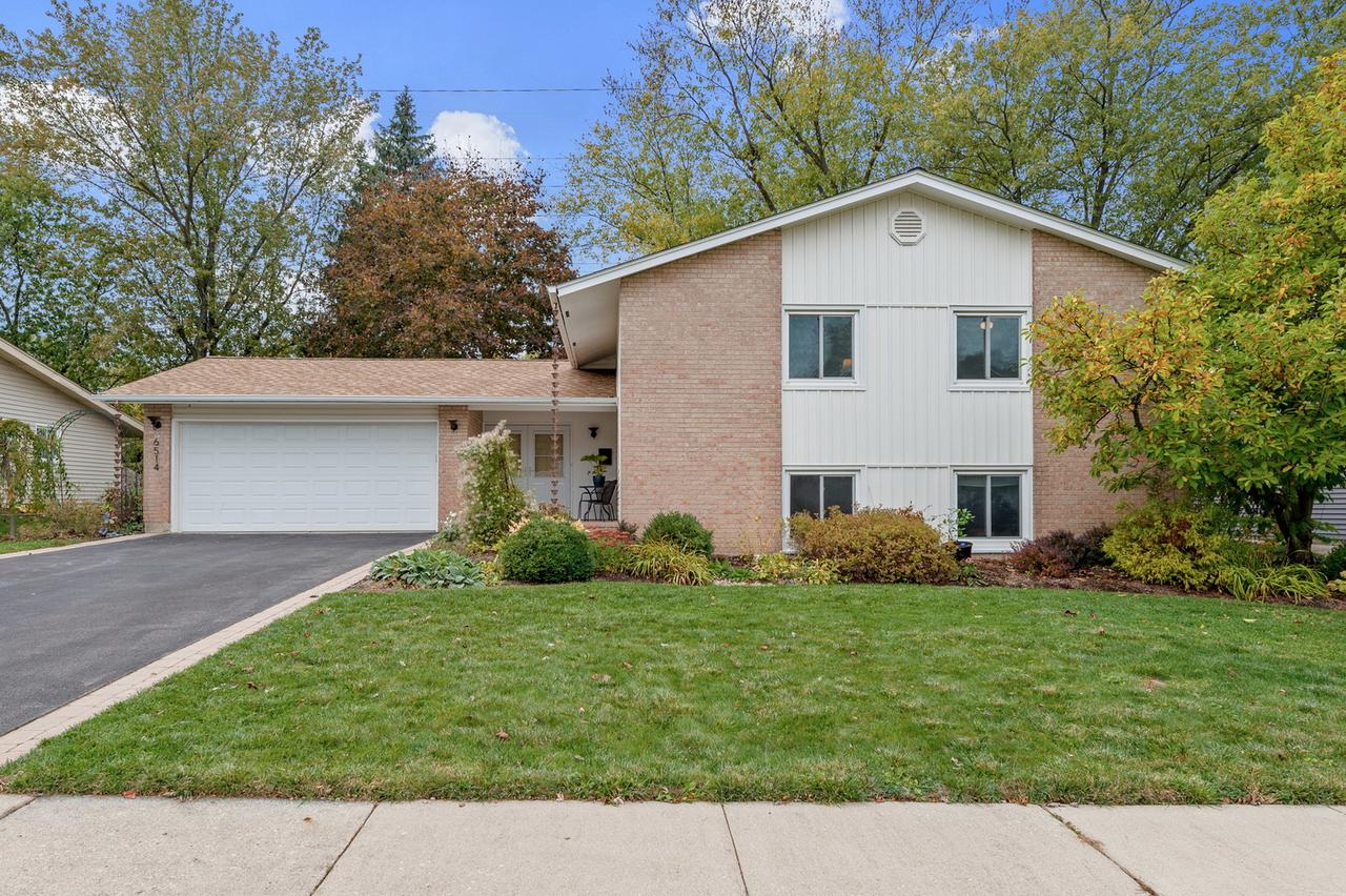 6514 Macarthur Dr., Woodridge, IL 60517