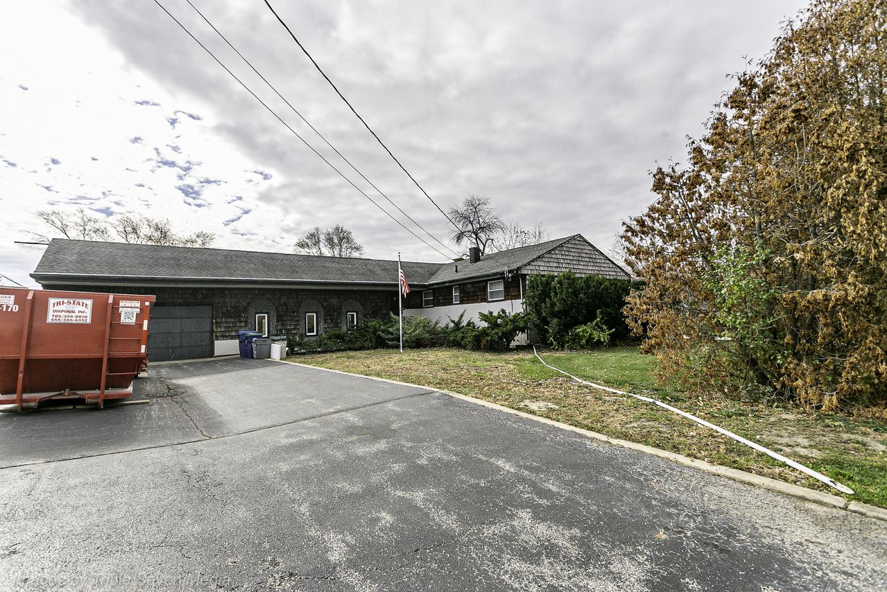 8501 S 84th Ave., Hickory Hills, IL 60457