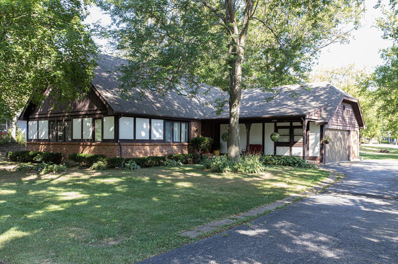 25604 W Ivanhoe Rd., Wauconda, IL 60084