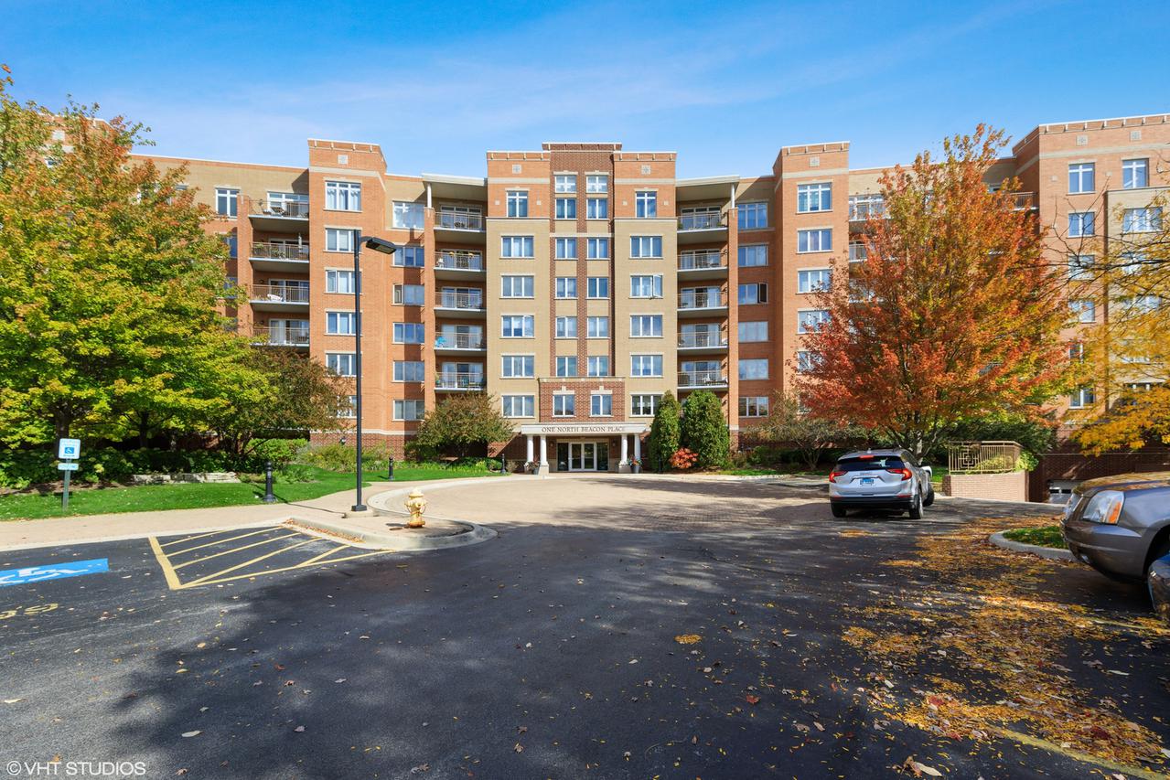 1 N Beacon Pl. #207, La Grange, IL 60525
