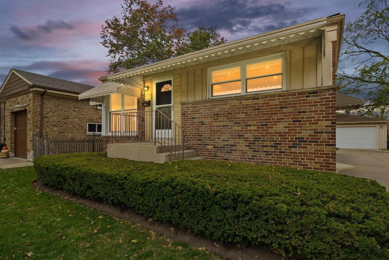 1434 N Maple Ave., La Grange Park, IL 60525