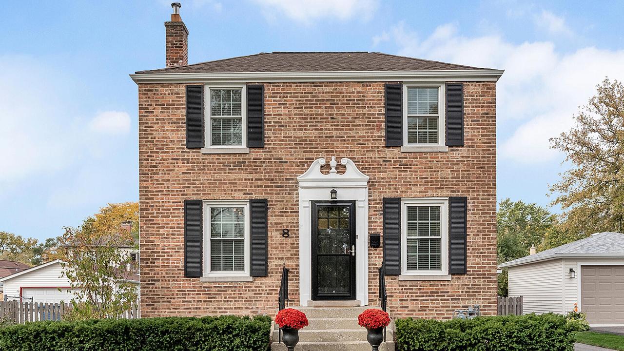 8 Iroquois Dr., Clarendon Hills, IL 60514