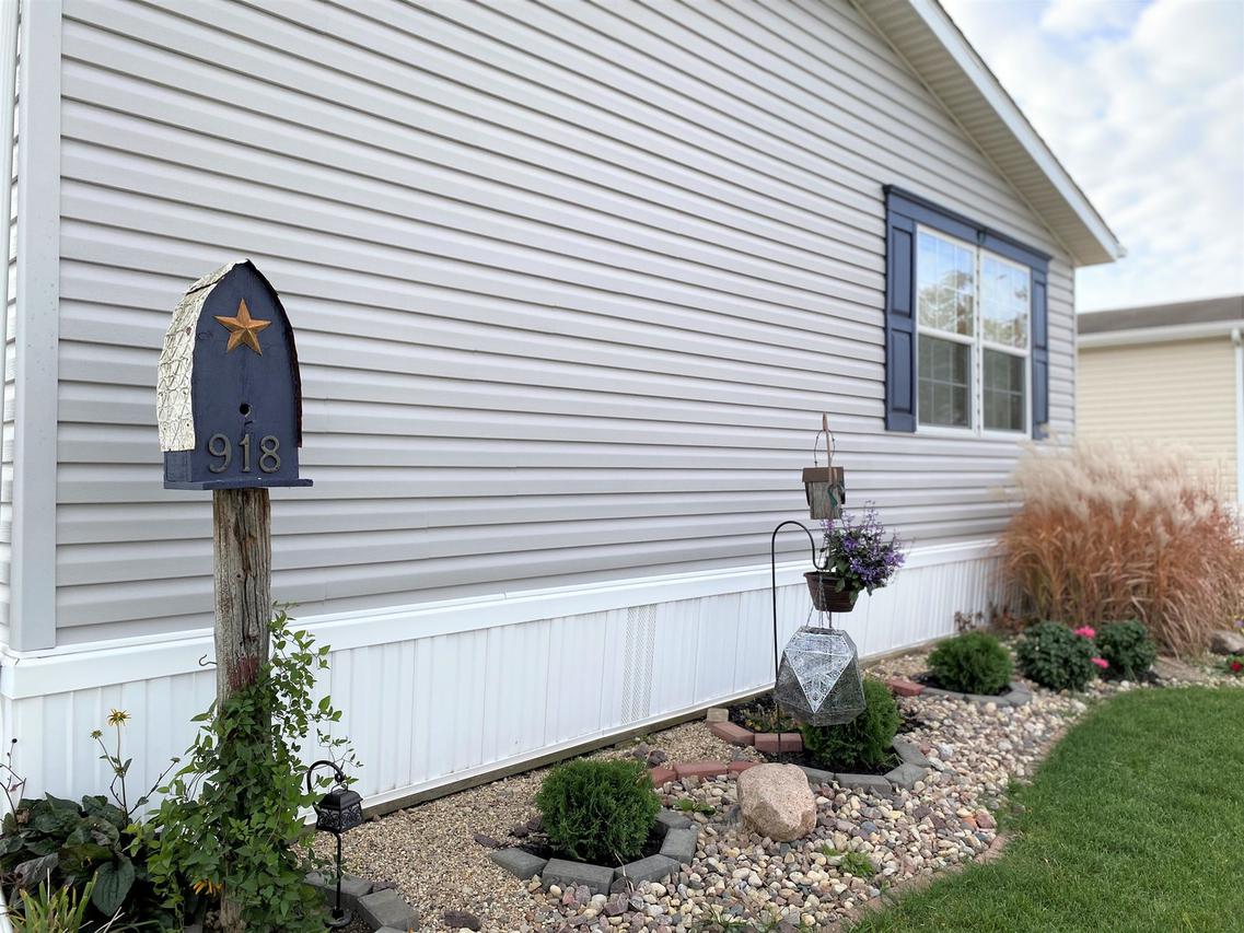 918 S 11th St., Dekalb, IL 60115