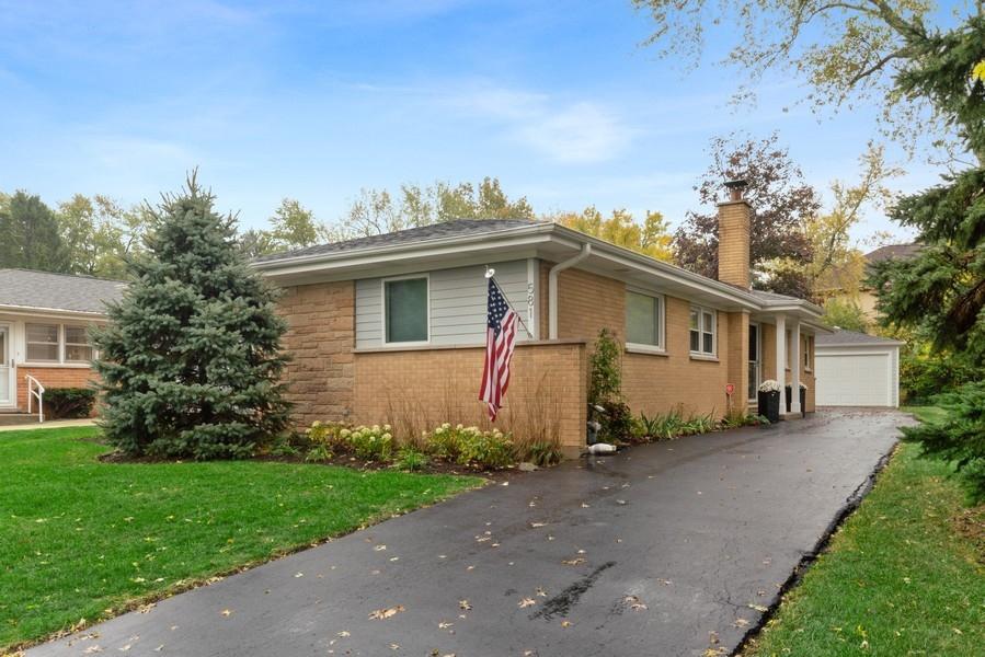 581 Summerdale Ave., Glen Ellyn, IL 60137