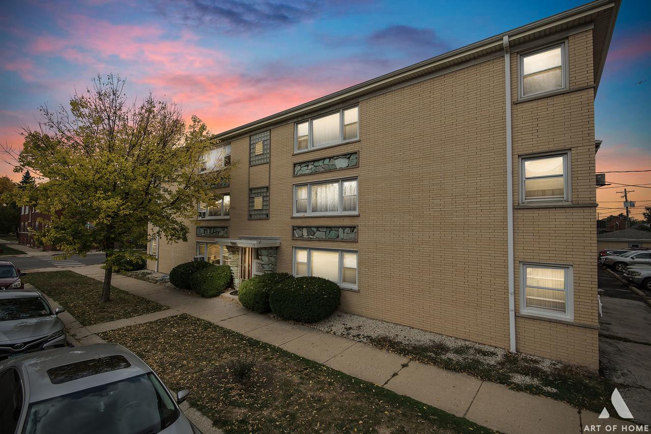 5550 W Byron St. #2E, Chicago, IL 60641