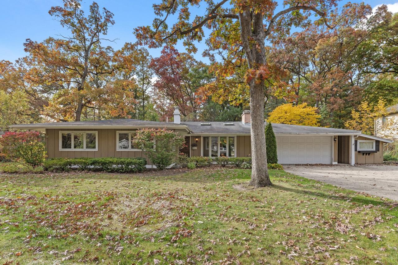 2 Elsinoor Dr., Lincolnshire, IL 60069