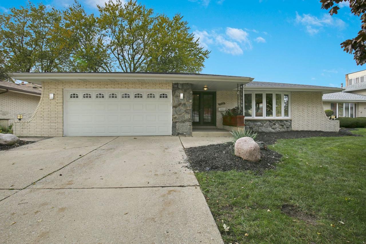 9526 S Kildare Ave., Oak Lawn, IL 60453