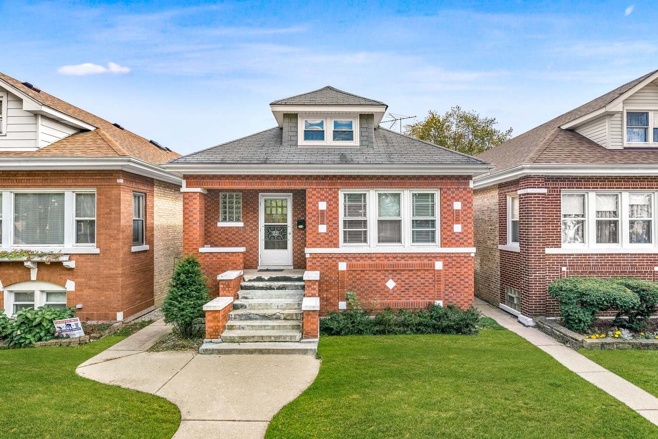 5531 W Roscoe St., Chicago, IL 60641
