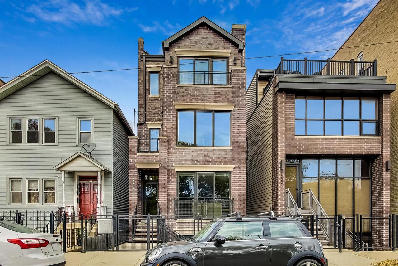 1326 W Chestnut St. #1, Chicago, IL 60642