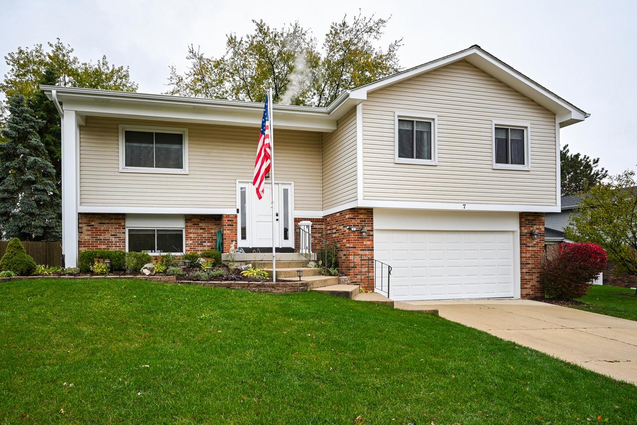 7 Swallow Ct., Woodridge, IL 60517