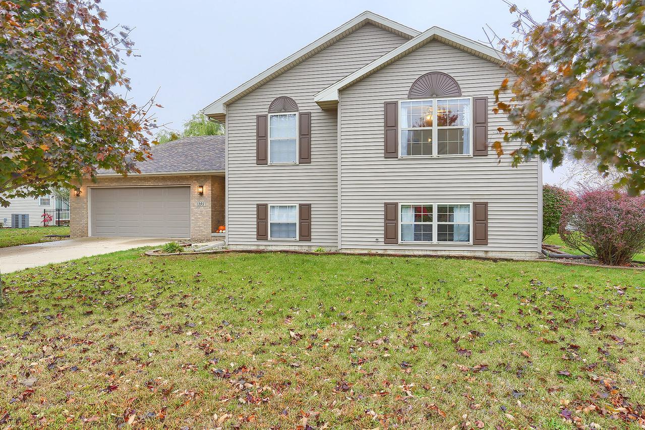 1502 E Grand Ave., St. Joseph, IL 61873