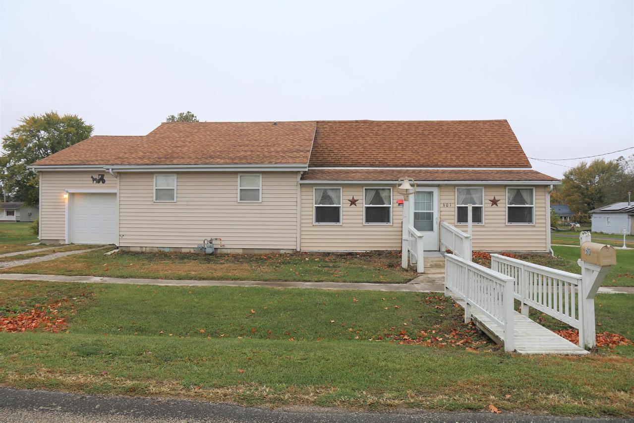 601 Paris St., Dewitt, IL 61735