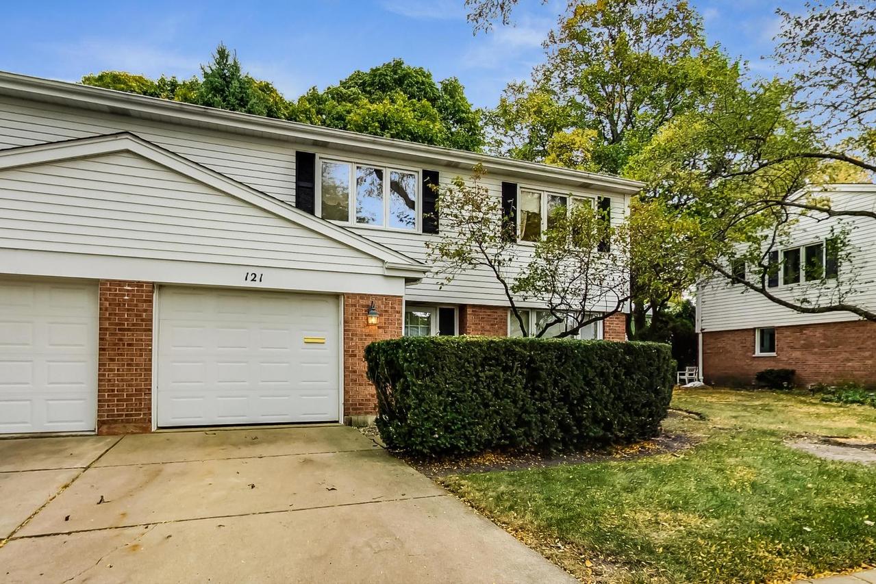 121 N Regency Dr., Arlington Heights, IL 60004