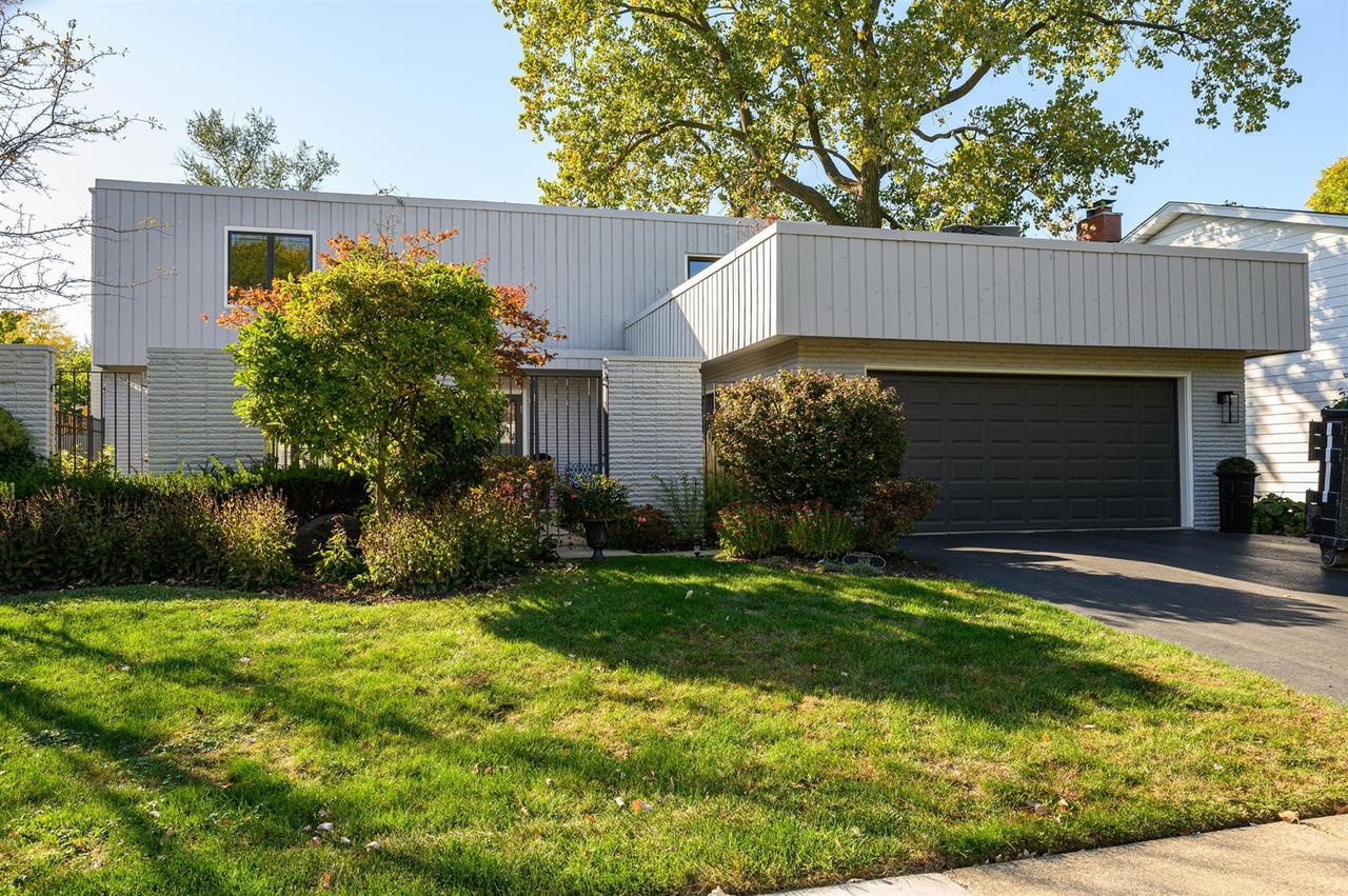 802 Brighton Ln., La Grange, IL 60525