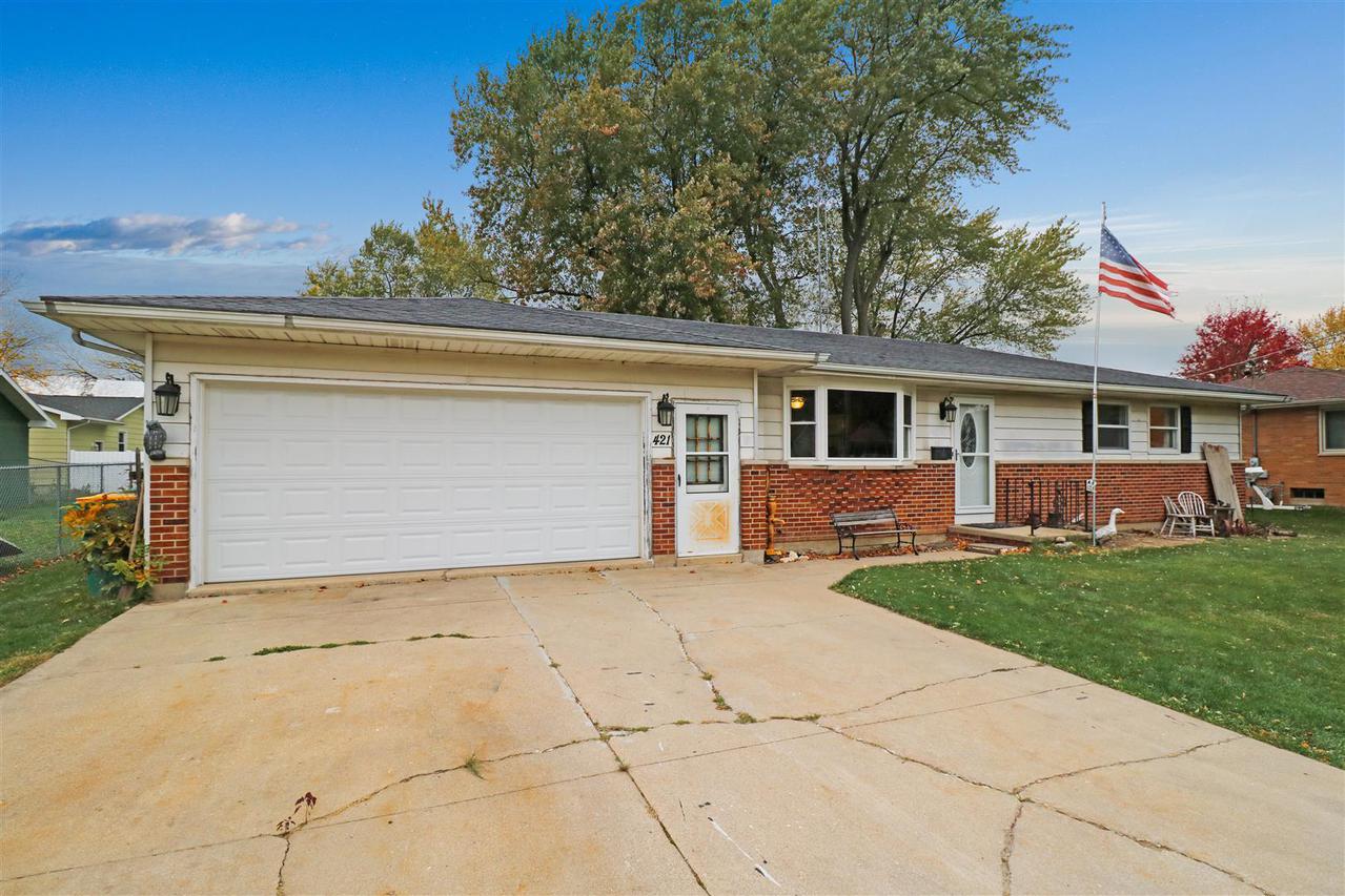 421 N Locust St., Genoa, IL 60135