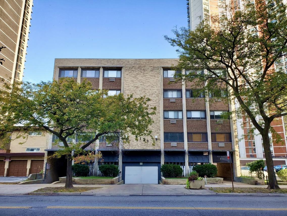 6121 N Sheridan Rd. #4F, Chicago, IL 60660