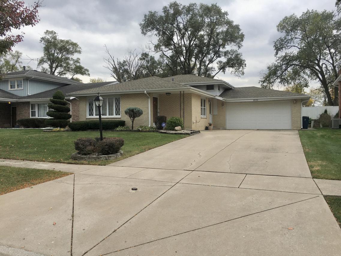 8033 Valley Dr., Palos Hills, IL 60465