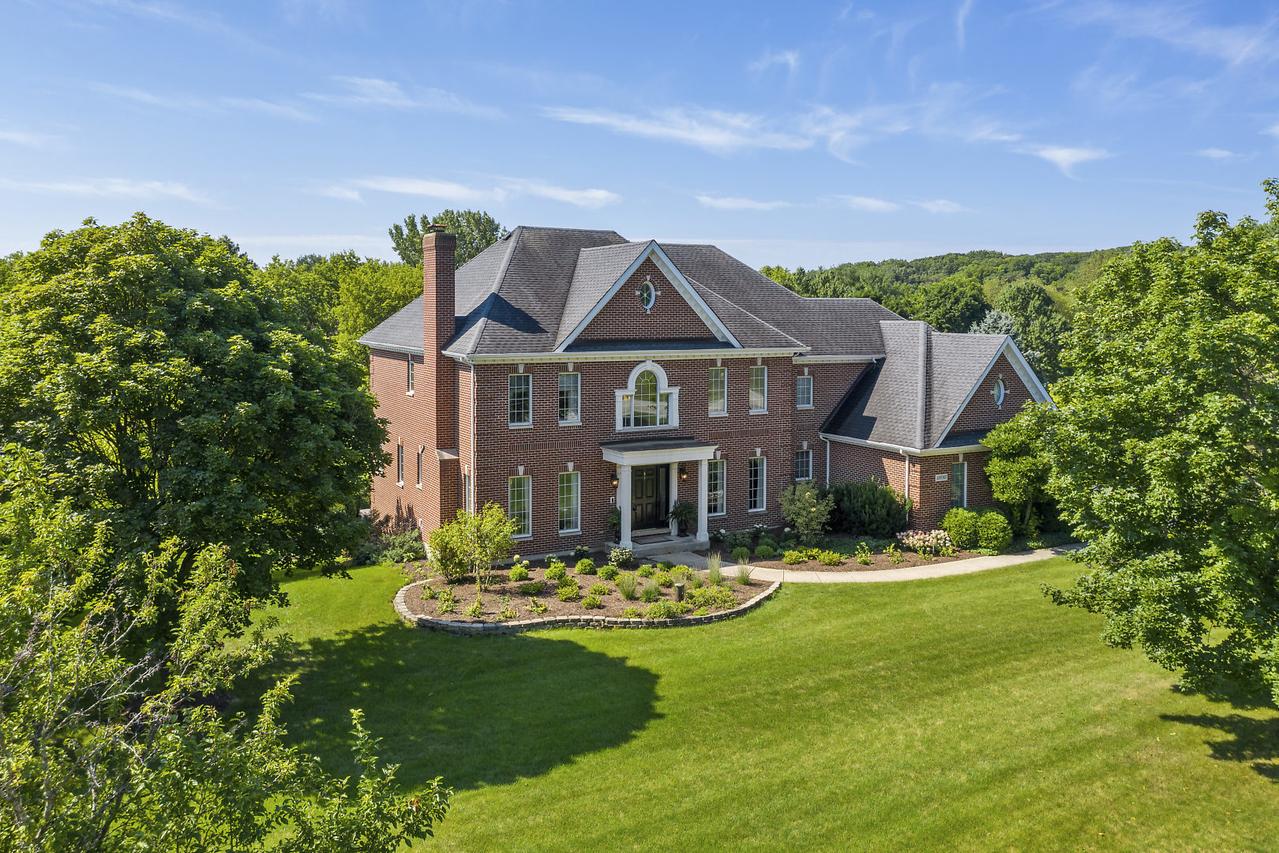 40W903 Campton Woods Dr., Campton Hills, IL 60119